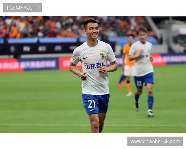 大连队最后一分钟丢球，全场陷入死寂